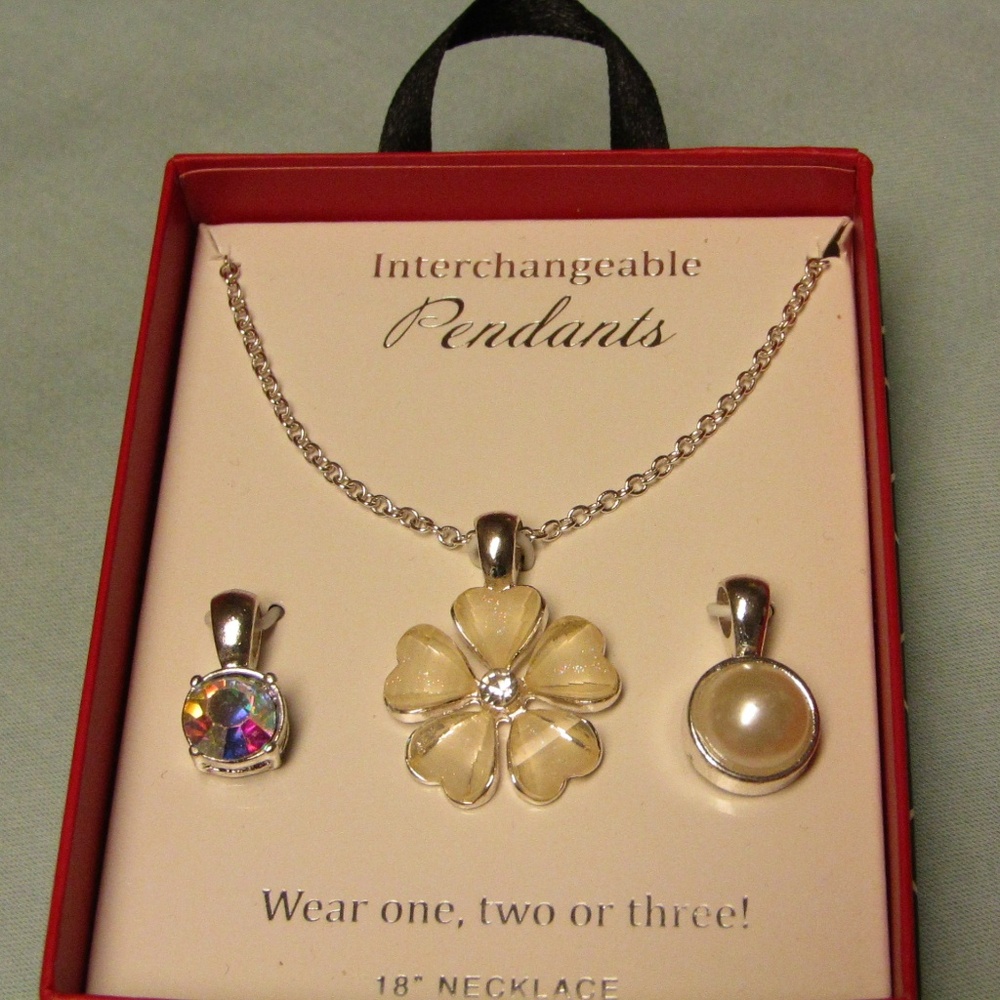 Necklace with extra pendants